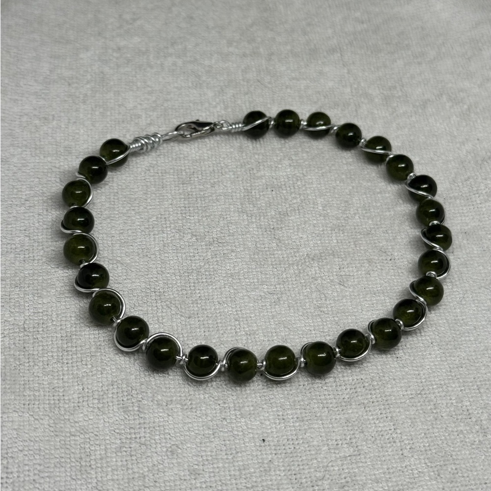 Elegant Dark Green Wire Wrapped Bracelet